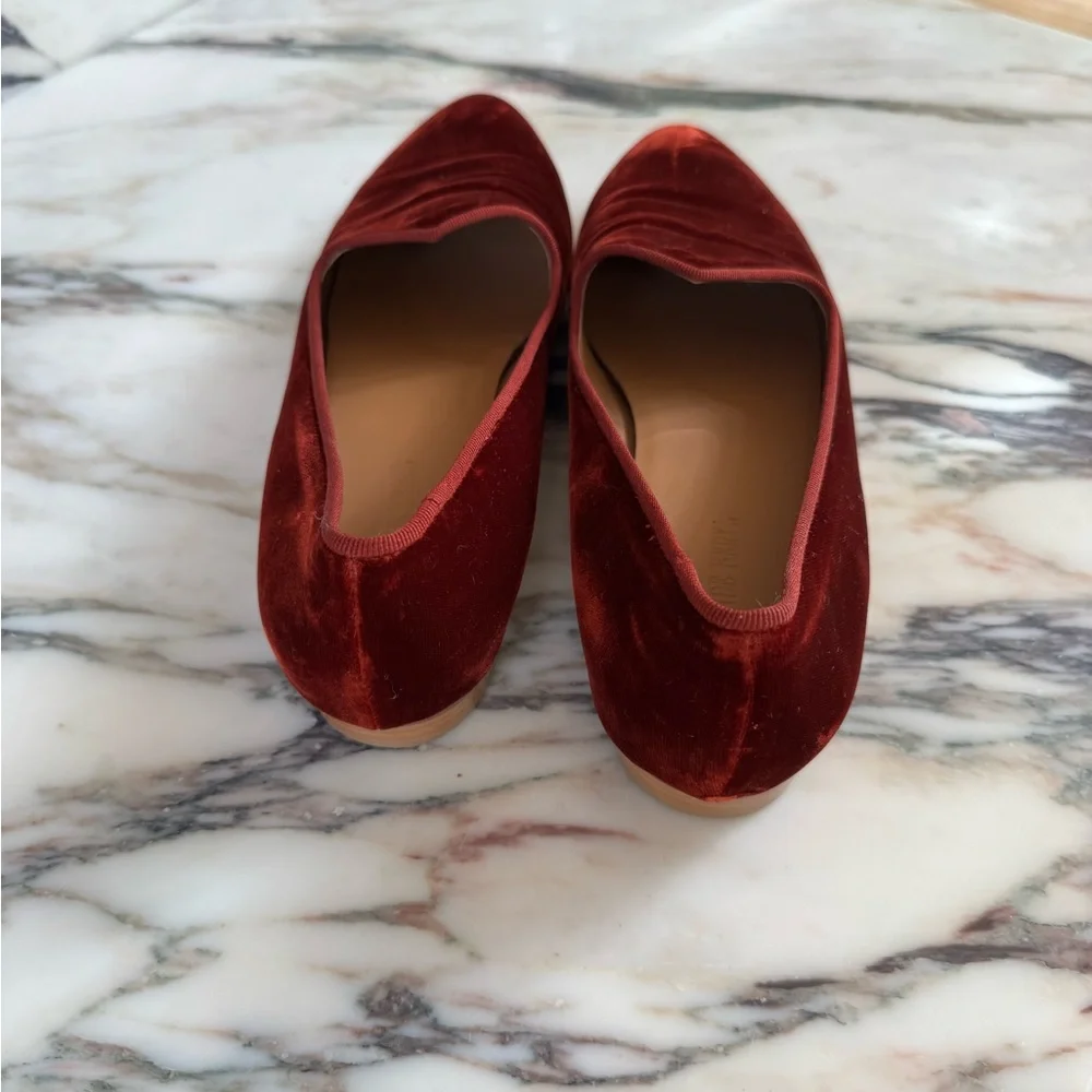 Le Monde Beryl Women's Elegant Red Velvet Loafers - Picture 8 of 12